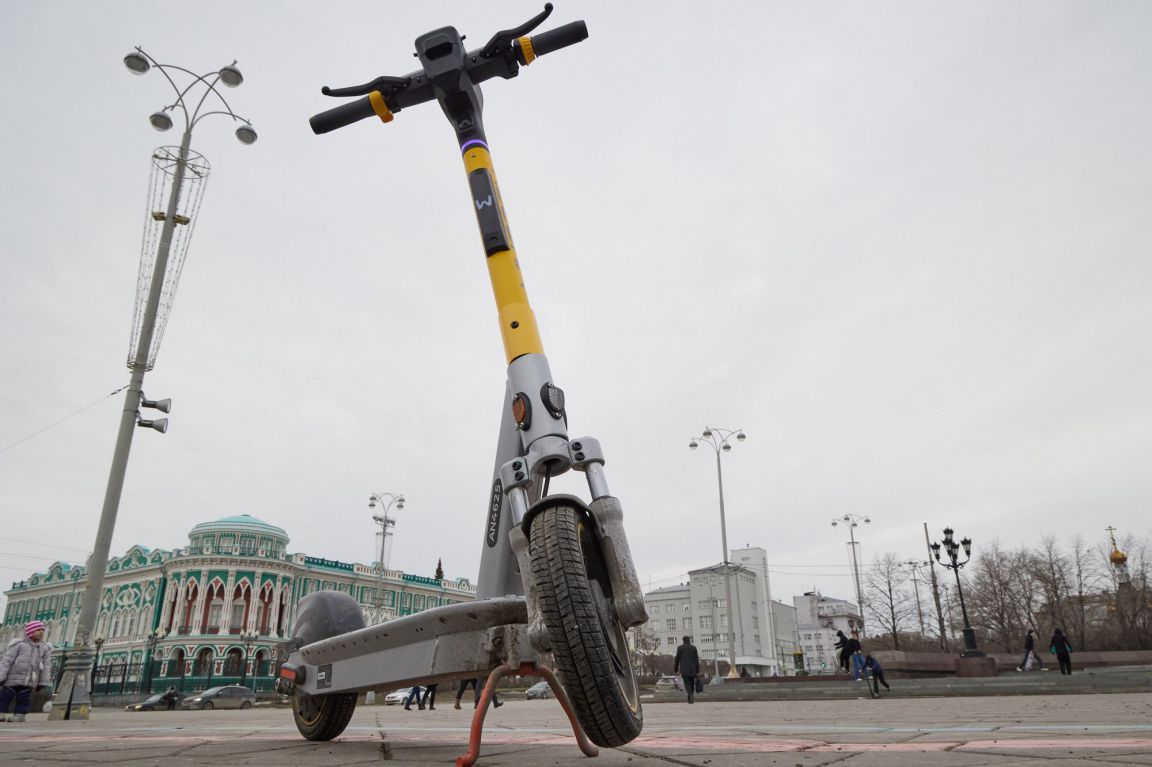 В Екатеринбурге кикшеринг запретил пользователям кататься вдвоем -  «Уральский рабочий»